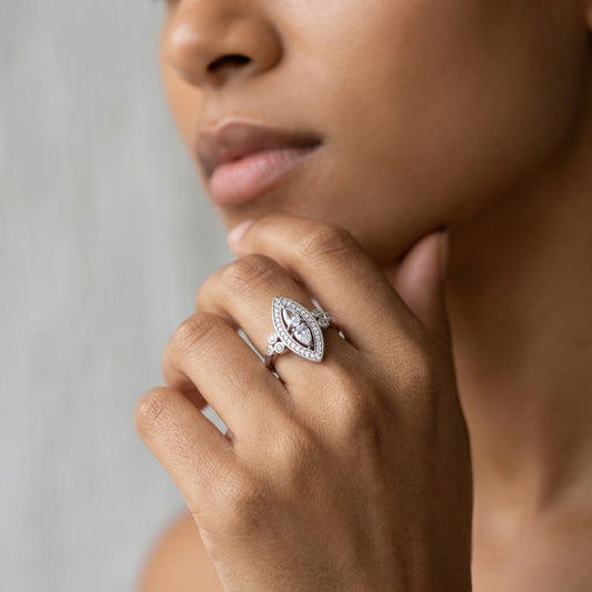 Anillo Art`Decó Plata y Zirconitas